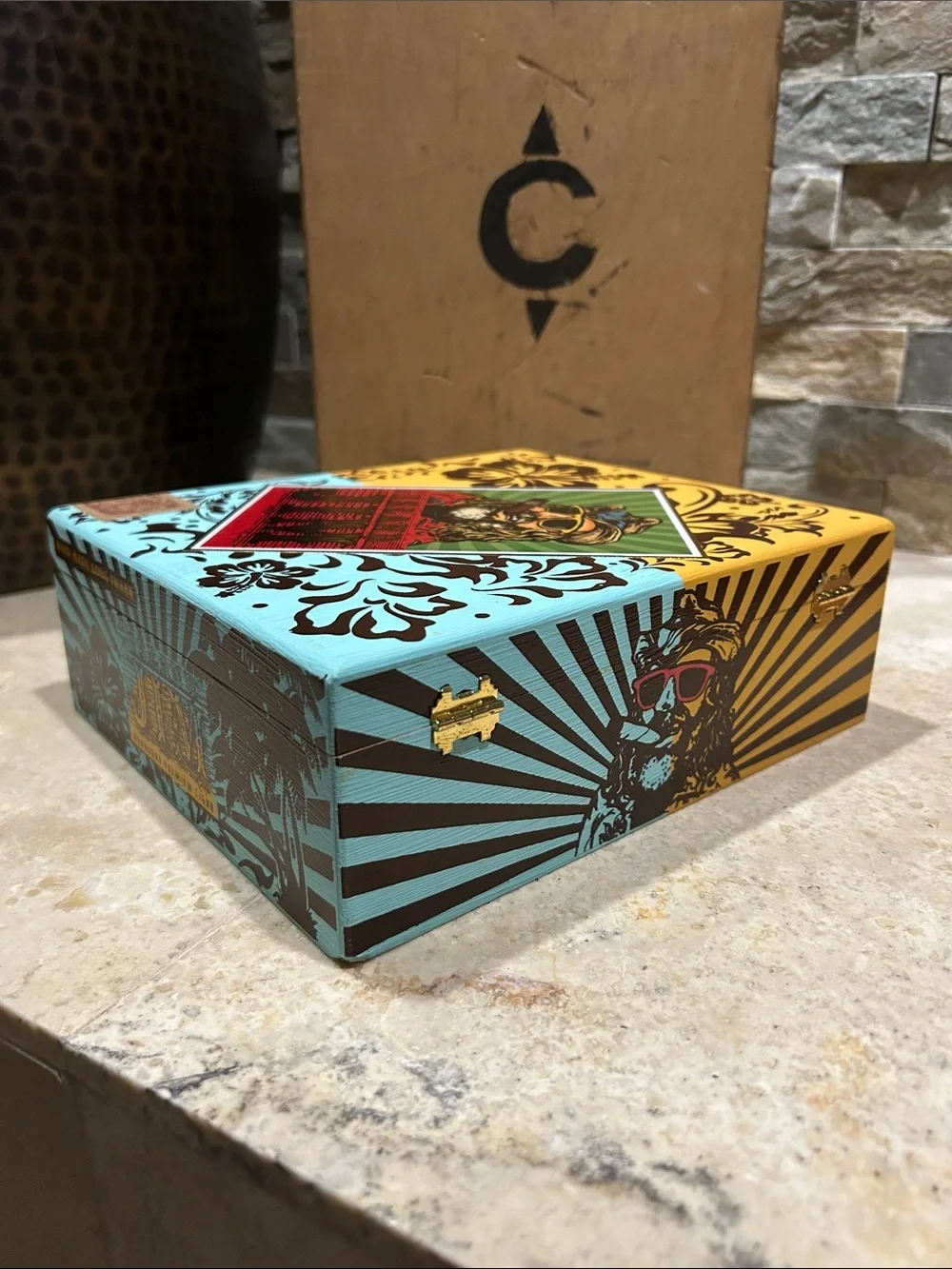 ISLAND JIM #2 Empty Cigar Box